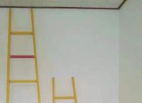 梯子工作时与地面斜角度为,在梯子上工作时 梯与地面的斜度