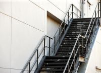 用角铁做台阶梯子图片,用角铁做桥架支架的图片