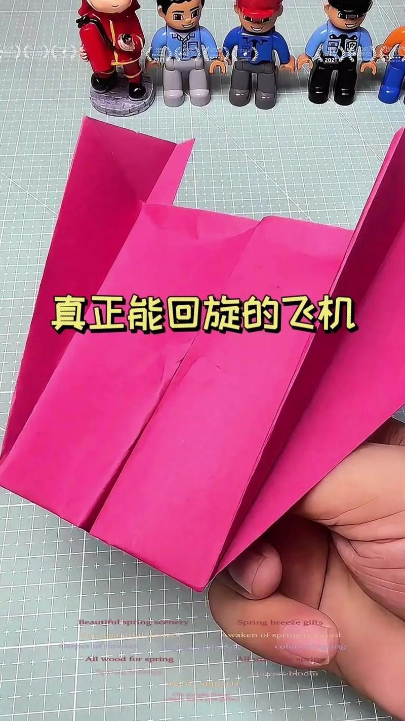 纸飞机老是翻滚怎么办,纸飞机飞行时为什么会翻滚