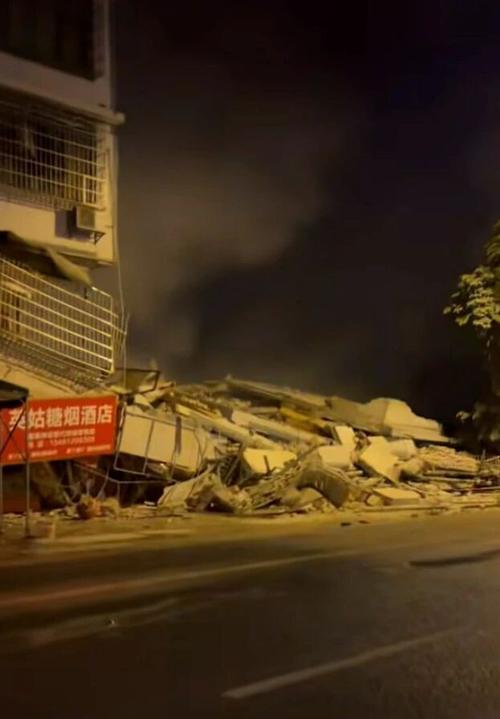 广西柳州地震致一对老夫妻遇难,广西柳州地震致一对老夫妻遇难视频