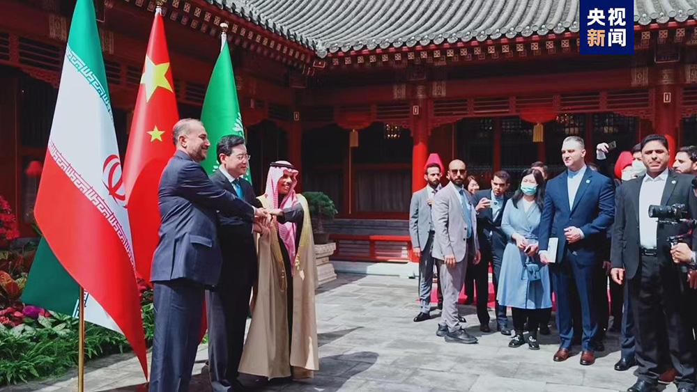 伊朗外长与沙特外交大臣举行会谈,伊朗外交部近期与沙特保持定期接触