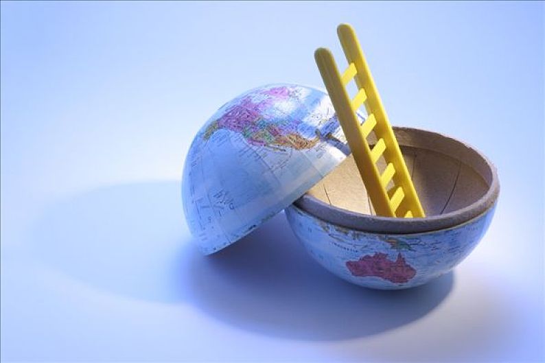 梯子上的地球,梯子与地面的角度是多少