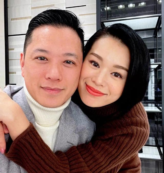 李乘德有多爱胡杏儿,李乘德比胡杏儿大几岁